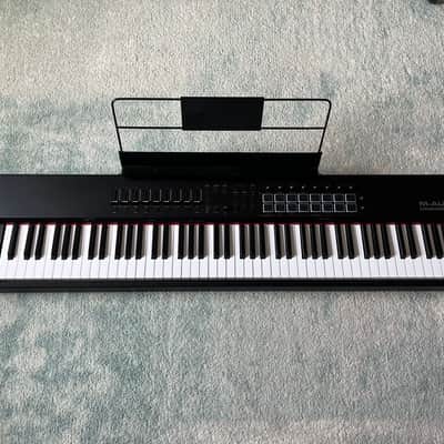 M-Audio M-Audio Hammer 88 Pro 88-Key Graded Hammer-Action USB MIDI Controller 2021