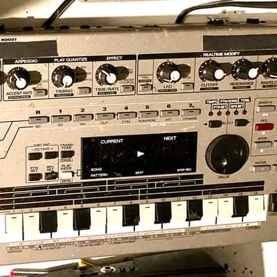 Roland MC-303 Groovebox 1990 - 1998 - Silver