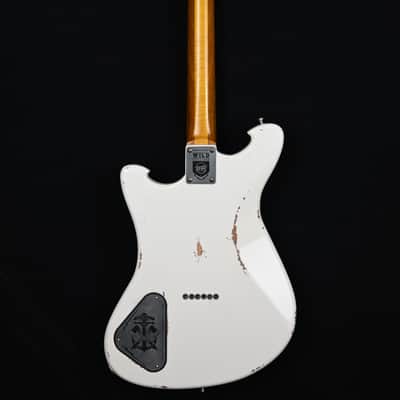 Wild Customs Wildmaster from 2022 in White Ja'o Pinstripe with Case image 2