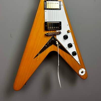 Epiphone Korina Flying V 2023 - Aged Natural (White Pickguard) image 2