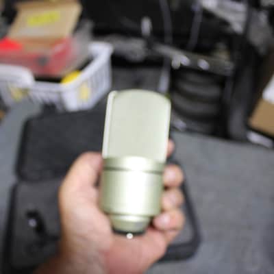 MXL 990/ Condenser Mic with Case and One Mount image 3