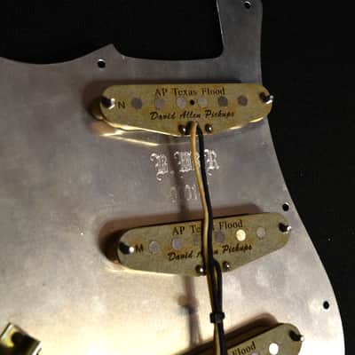 David Allen Pickups "AP Texas Flood" USA Pickguard stratocaster "B,W & R Japan" - aluminium - image 3