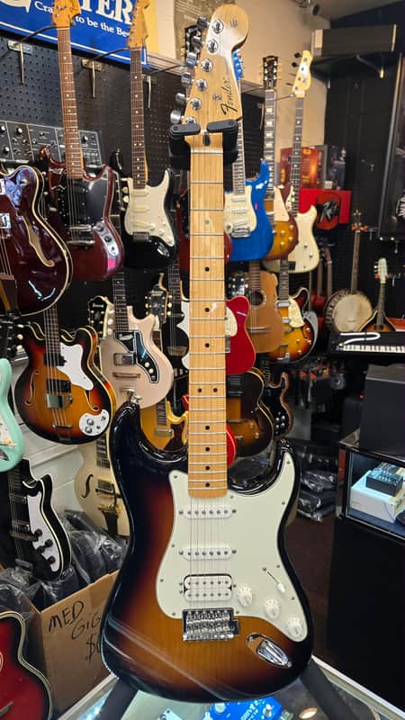 Fender Mexican Standard Stratocaster 2013 - Sunburst image 1