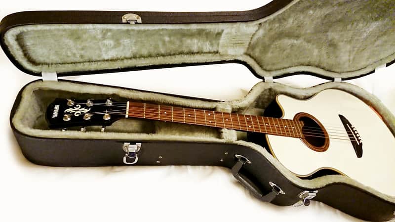 YAMAHA APX-6 Electro Acoustic Guitar with Hardcase - Vintage 1988