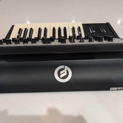 Moog Sub Phatty 2010s - Black image 2