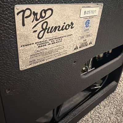 Fender Pro Junior 15-Watt 1x10" Guitar Combo 2002 - 2010 - Black image 3