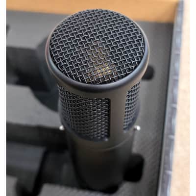 SE Electronics sE2300 - Condenser Microphone - Black - Fair w/ Original Box image 5