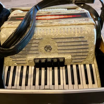 Rossetti Piano Accordion w/ Case & Straps - Pearlescent Finish image 3