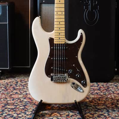 G&L Legacy 2022 - White Blonde W/ OHSC Excellent Condition image 1