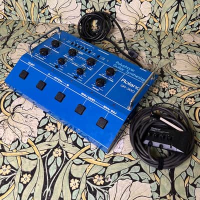 Roland GR-300 Polyphonic Guitar Synthesizer w/ GK-1 Pickup - Used