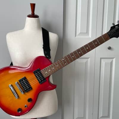Epiphone Special Model Sunburst + Amp & Accessories image 2