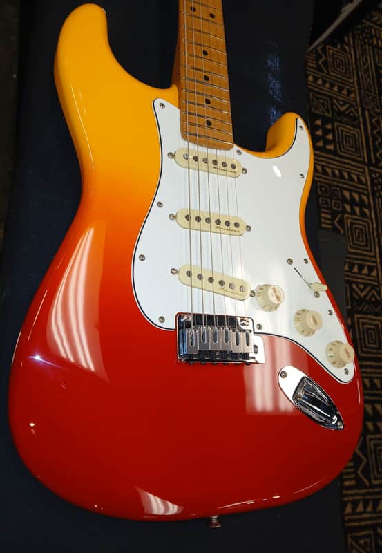 Fender Player Plus Stratocaster with Maple Fretboard 2021 - Present - Tequila Sunrise