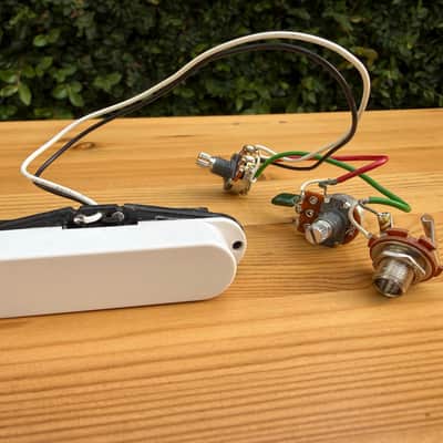 TESTED/PULLED OFF Squier Bronco Bass - Complete Pickup + Full Wiring Harness 2024 - White image 3