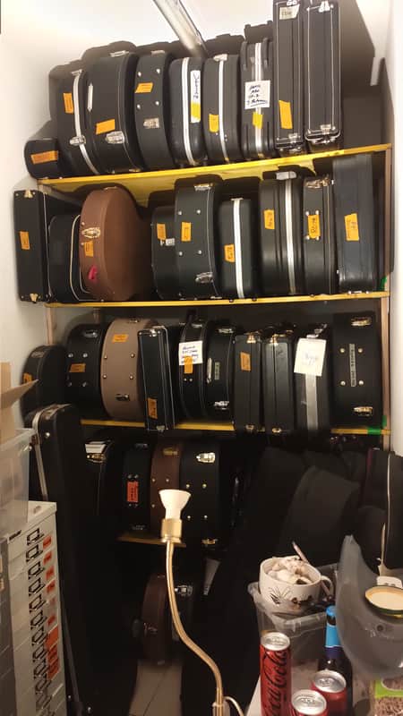 Martin Gibson Fender PRS Ibanez Breedlove Hofner 200 cases new/used/vintage for all types of guitars in stock! Ask us what you're lookin' for, we might have it! Low prices guaranteed! Worldwide shipping! image 1