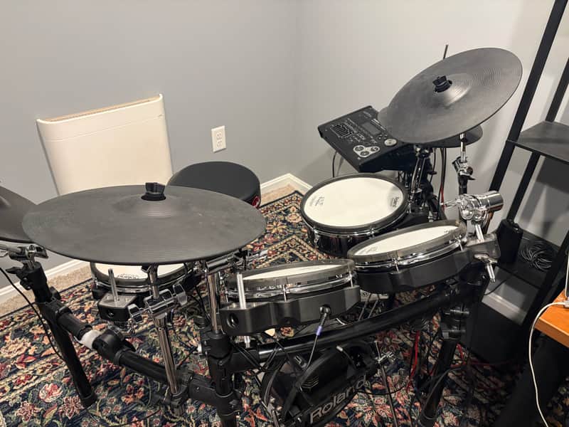 Roland TD-30 V-Drums Electronic Drum Set with MDS Rack, Cymbals, & Full Hardware Package
