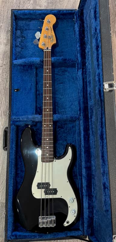 Fender Precision Bass (Made in Mexico ) 1994–1995 – Black – 8.5 lb image 1