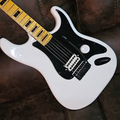Partscaster Stratocaster Tom Delonge Inspired - White image 7