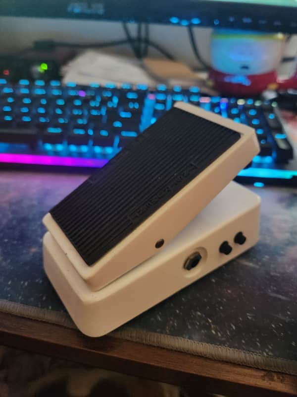 Dunlop CBM105Q Cry Baby Mini Bass Wah 2016 - Present - White | Reverb