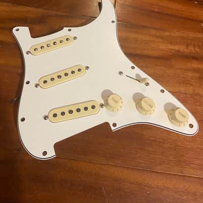 Fender Player Strat Stratocaster Hot 8K Alnico 5 Pickups Aged White Pickguard image 1