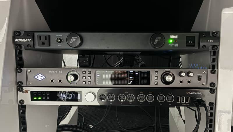 Universal Audio Apollo x8 Thunderbolt 3 Audio Interface 2018 - Present - Black image 1