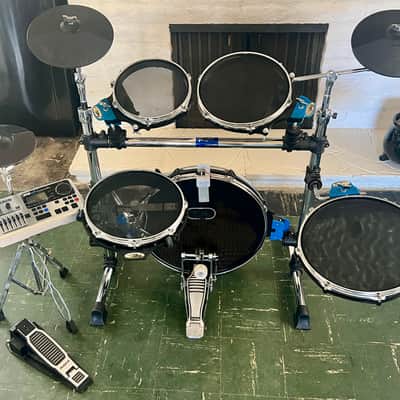Traps Drum Kit, Alesis DM10 Custom Accoustic/Electric 2025 - Black/Chrome with Blue Accents image 5