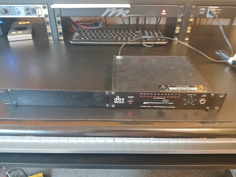dbx 163X Over Easy Compressor / Limiter | Reverb