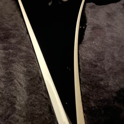 Jackson Charvel | Flying V | Floyd Rose | EMG | Black Gloss | Japan image 15
