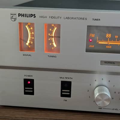 Philips High Fidelity Laboratories AM/FM Tuner 673 image 2