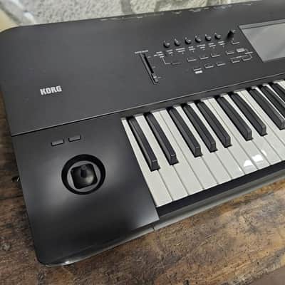 Korg Nautilus AT 61-Key Workstation Keyboard with Aftertouch 2024 - Present - Black image 2