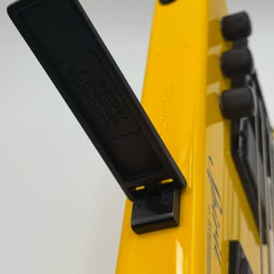 Spirit by Steinberger Headless Bass w/ Bag- Yellow image 13