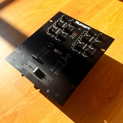 Numark M101 - 2 Channel Rack - Mount DJ Mixer 2010s - Silver image 3