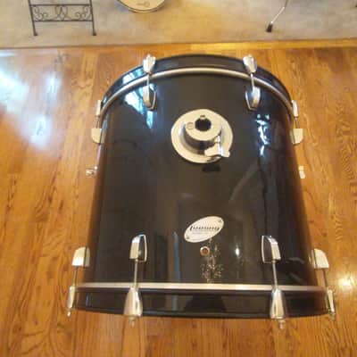 Ludwig Accent series 22 round x 18 inch bass drum gloss black kickport cone very clean! image 7