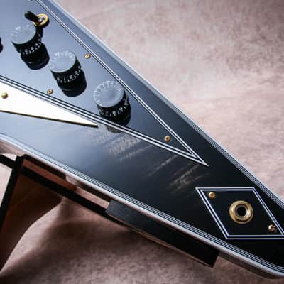 GIBSON USA Custom Shop M2M Flying V Custom "Cobra Burst + Ebony" (2026) image 10