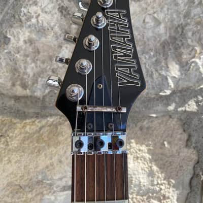 Yamaha 4-2-1D HSH Electric Guitar - Black - 24 Frets Bild 7