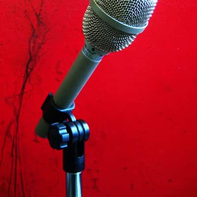 Vintage 1987 Electro-Voice RE11 Supercardioid Dynamic Microphone Low Z w mic clip RE10 RE15 RE16 RE18 image 3