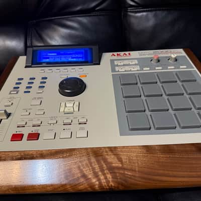 Akai MPC2000XL MIDI Production Center 2000 - 2005 - Grey