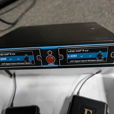 VocoPro UDH-Dual-B wireless Microphone System image 4