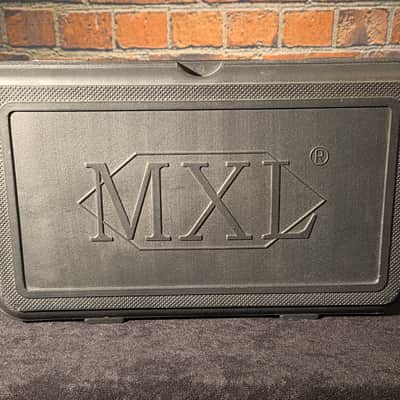 MXL 990 / 991 Condenser Microphone Kit w/ Carrying Case & Mic Clips image 10