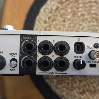 Akai MPC Live II Standalone Sampler / Sequencer Retro Edition 2020 - Present - Grey image 11