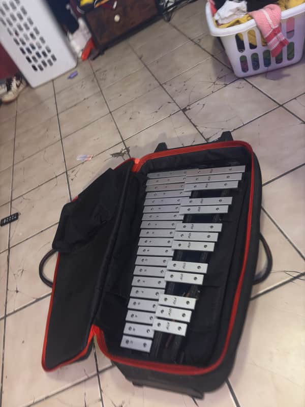 V8806 Percussion Bell Kit featuring a 32-note extended range bell set image 1