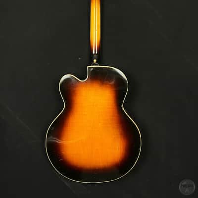 Gretsch Synchromatic model 6037 from 1952 in sunburst finish with case image 2