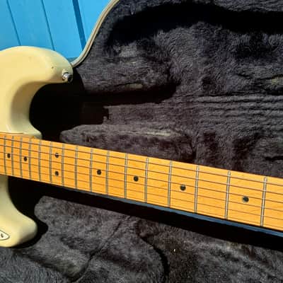 2000 Fender American Standard Stratocaster Maple Fretboard Vintage White Original Case image 3