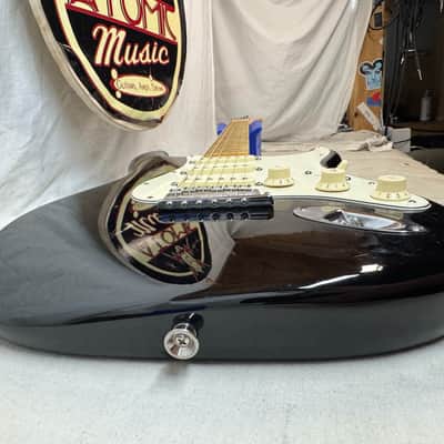 Fender American Standard Stratocaster Guitar with Case 2012 - Black / Maple neck imagen 11
