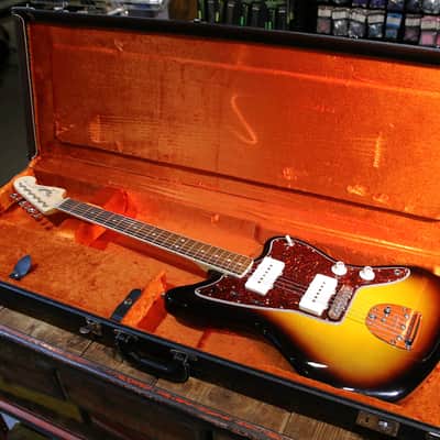 Fender American Vintage '65 Jazzmaster 2013 - 2017 - 3-Color Sunburst image 3