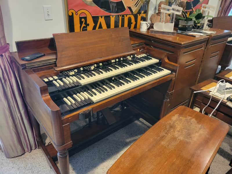 Hammond B3 1969/70 - Mahogany with Leslie image 1
