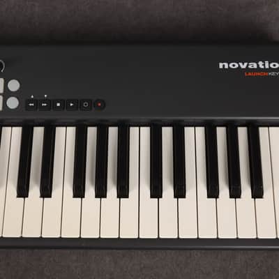 Novation Launchkey 61 Midi Keyboard Controller - 2nd Hand image 10
