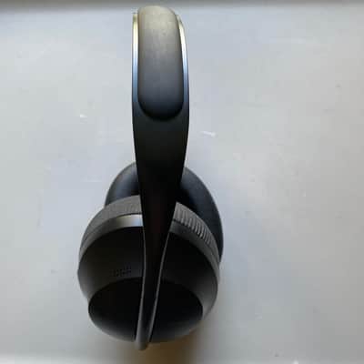 Bose Headphones 700 Wireless Noise Canceling with charging case (Read) image 7