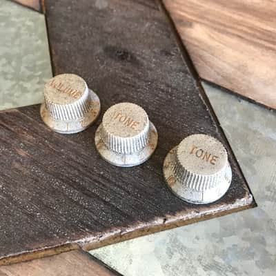 Real Life Relics White with Gold Lettering Aged Stratocaster® Knobs (Set of 3)    [DO4] image 2