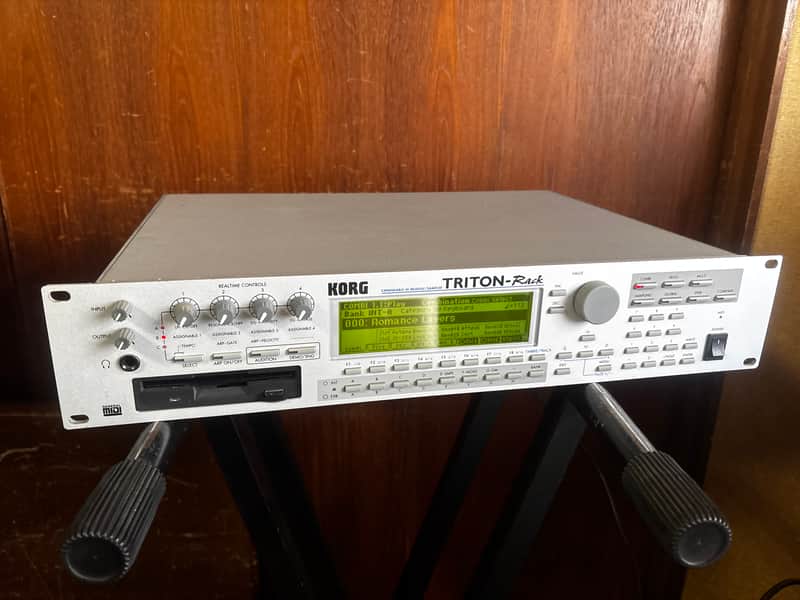 Korg Triton Rack Rackmount 60-Voice Polyphonic Workstation (2000