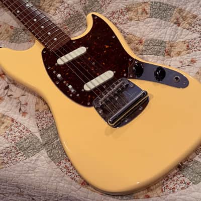 2004 Fender Mustang – Crafted in Japan – Vintage White – Clean image 2
